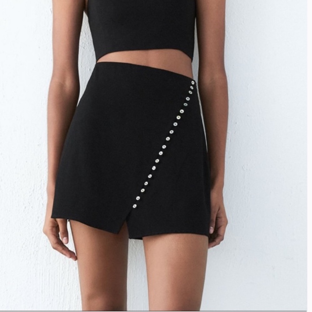 Zara linen blend black mini skirt with buttons!